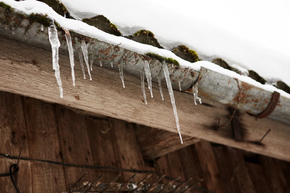 Snow,,icicles,and,ice,dam,on,roof,&,gutter